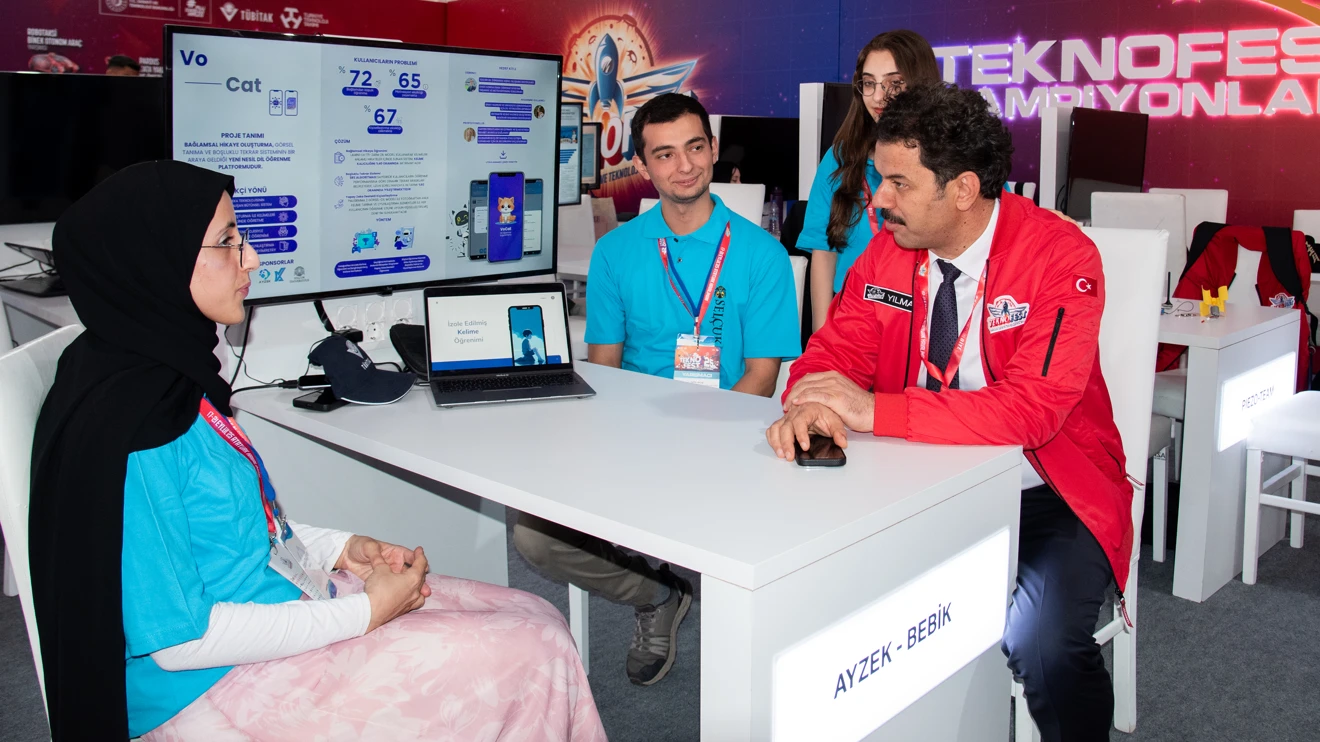 Rektör Yılmaz, TEKNOFEST İstanbul’da öğrencilerle buluştu